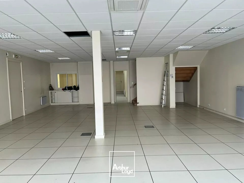 OPPORTUNITE LOCAL D'ENVIRON 234m2 SECTEUR RUE DE LA GARE DE NIORT AVEC VISIBILITE PROCHE A PIEDS PLACE DE LA BRECHE