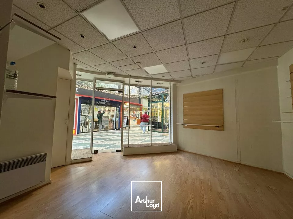 TOURS HYPERCENTRE COMMERCE A LOUER 57 M² GALERIE DU GRAND PASSAGE