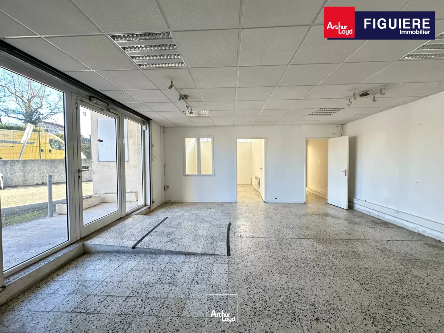 Plusieurs surfaces de bureaux Venelles