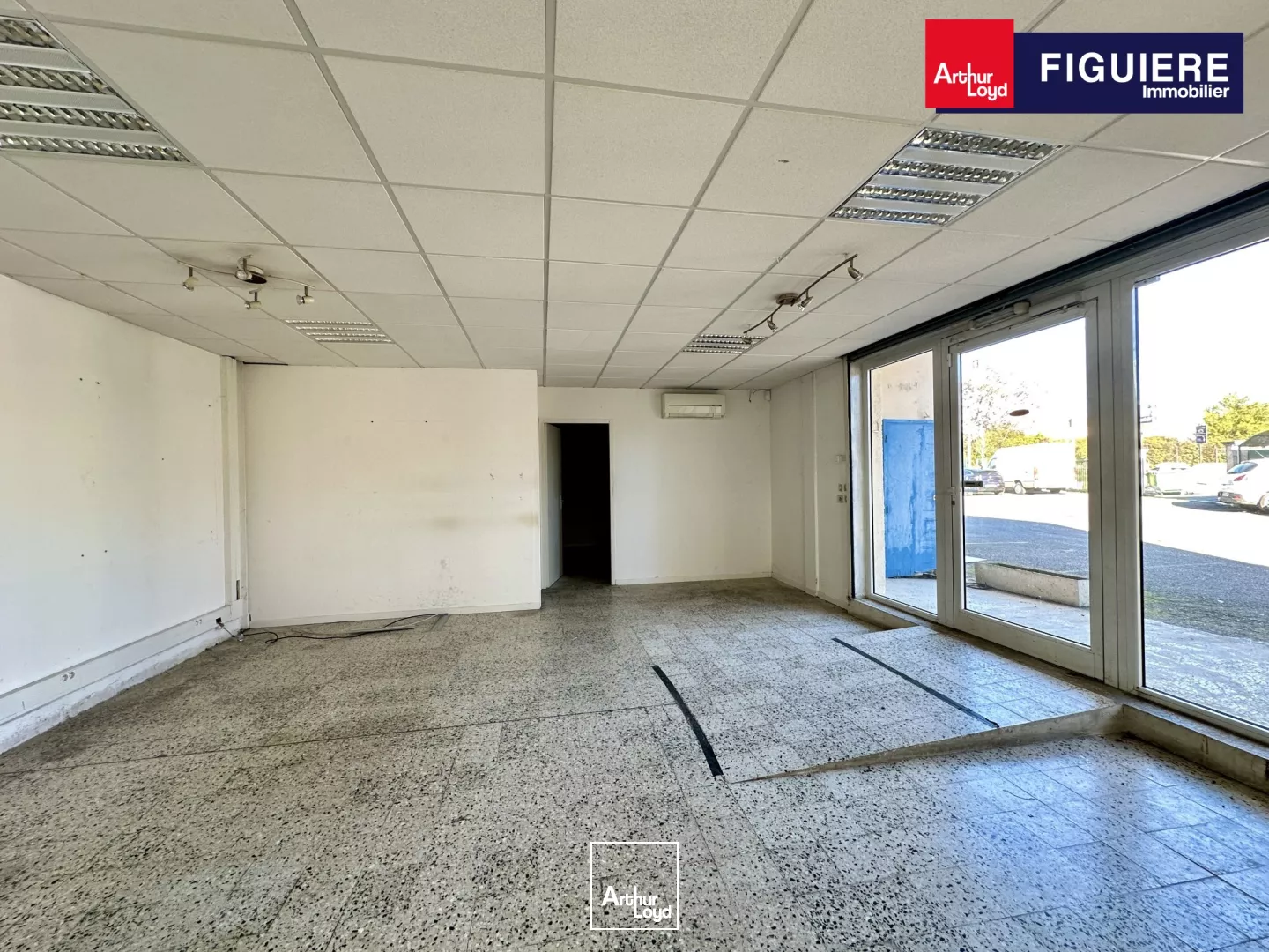 Plusieurs surfaces de bureaux Venelles