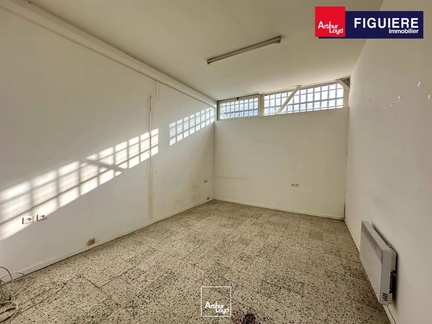 Plusieurs surfaces de bureaux Venelles