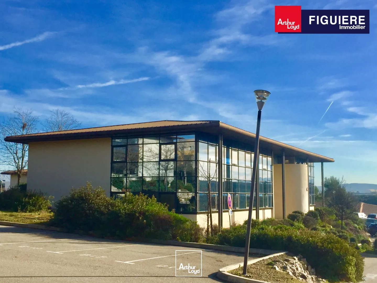 BAISSE DE PRIX ! Bureaux à louer avec un bel environnement naturel à Aix-en-Provence