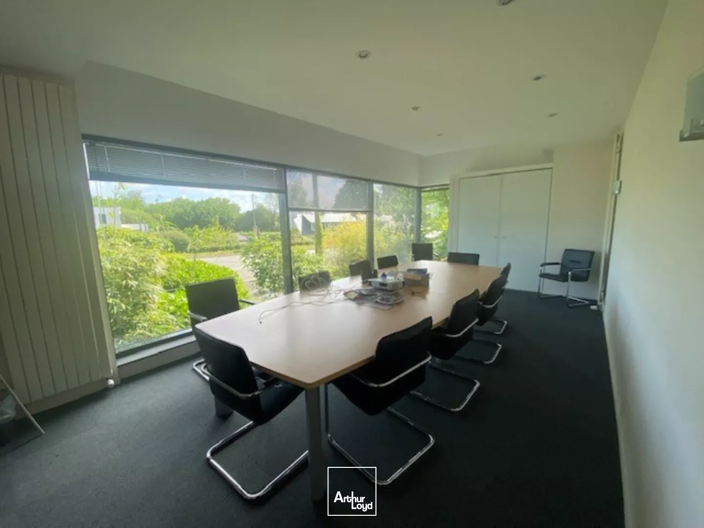 LOCAUX ACTIVITES 1285 M² LANNION