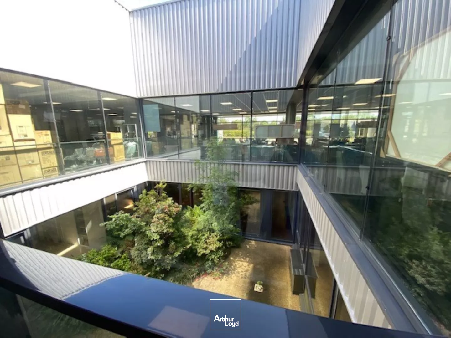 LOCAUX ACTIVITES 1285 M² LANNION