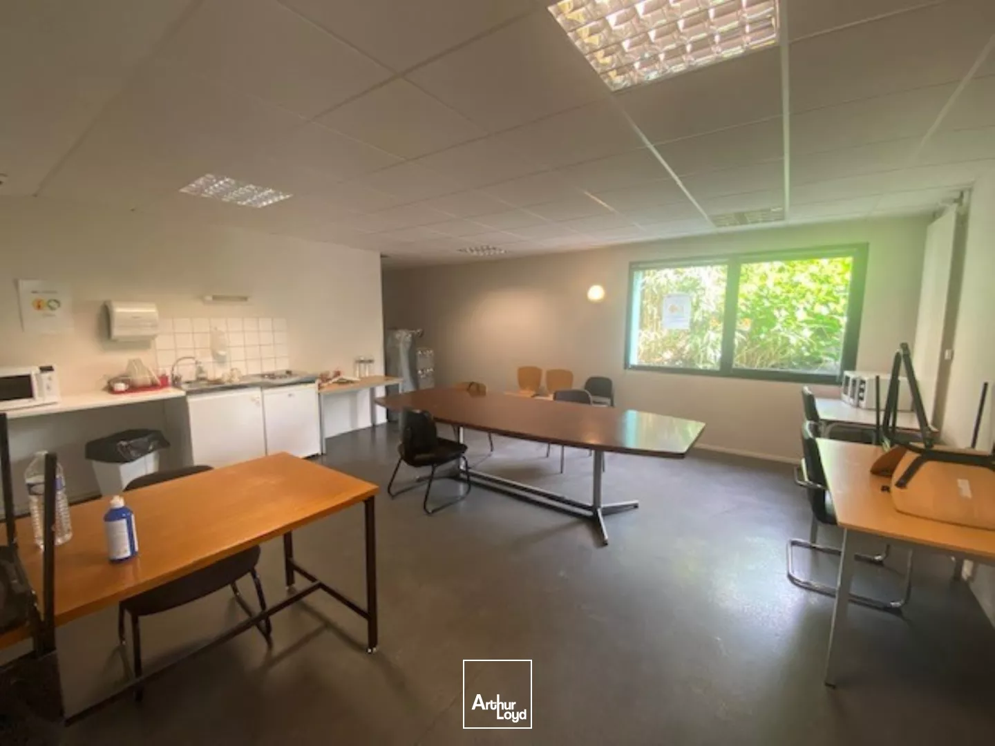 LOCAUX ACTIVITES 1285 M² LANNION