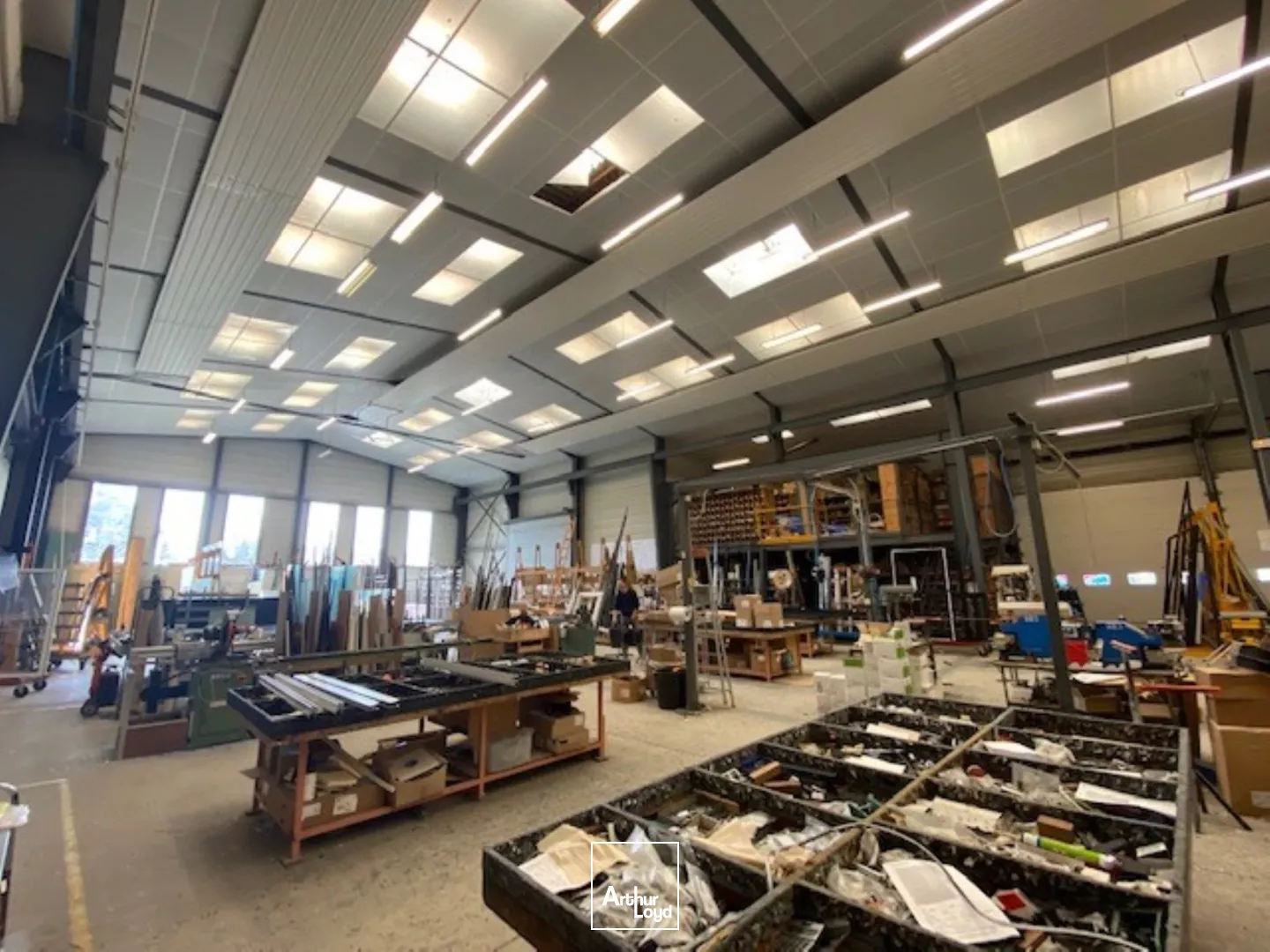 LOCAUX ACTIVITES 1285 M² LANNION