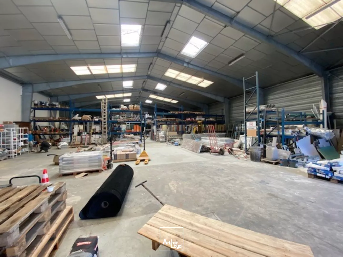 LOCAUX ACTIVITES 1285 M² LANNION