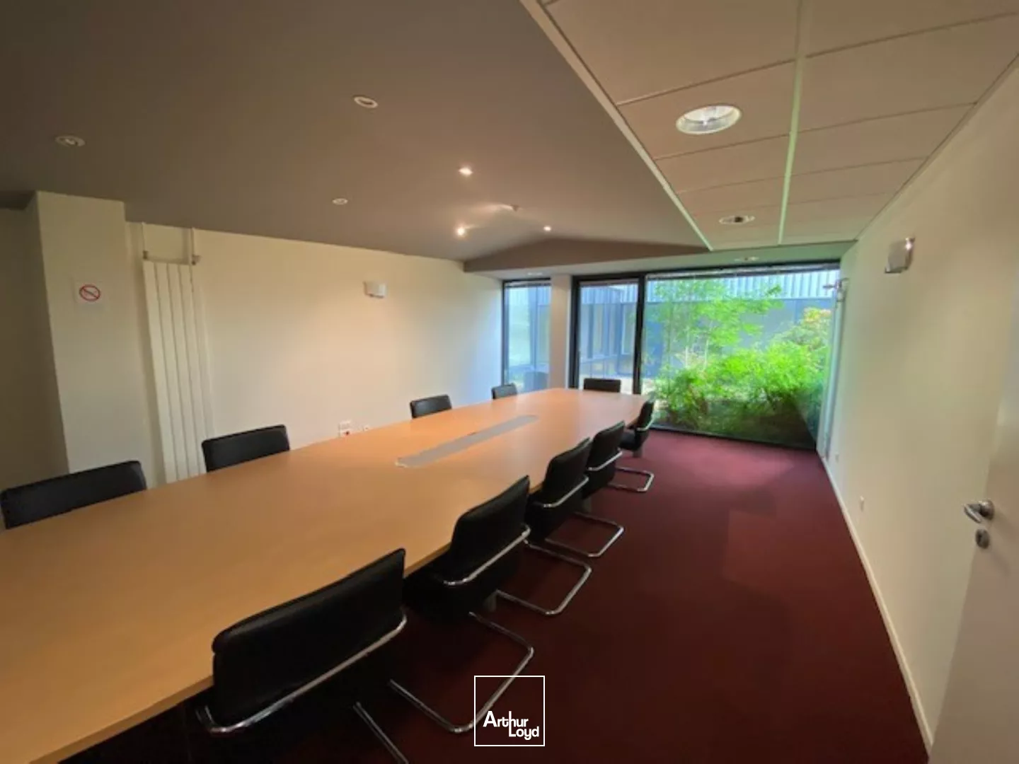 LOCAUX ACTIVITES 1285 M² LANNION