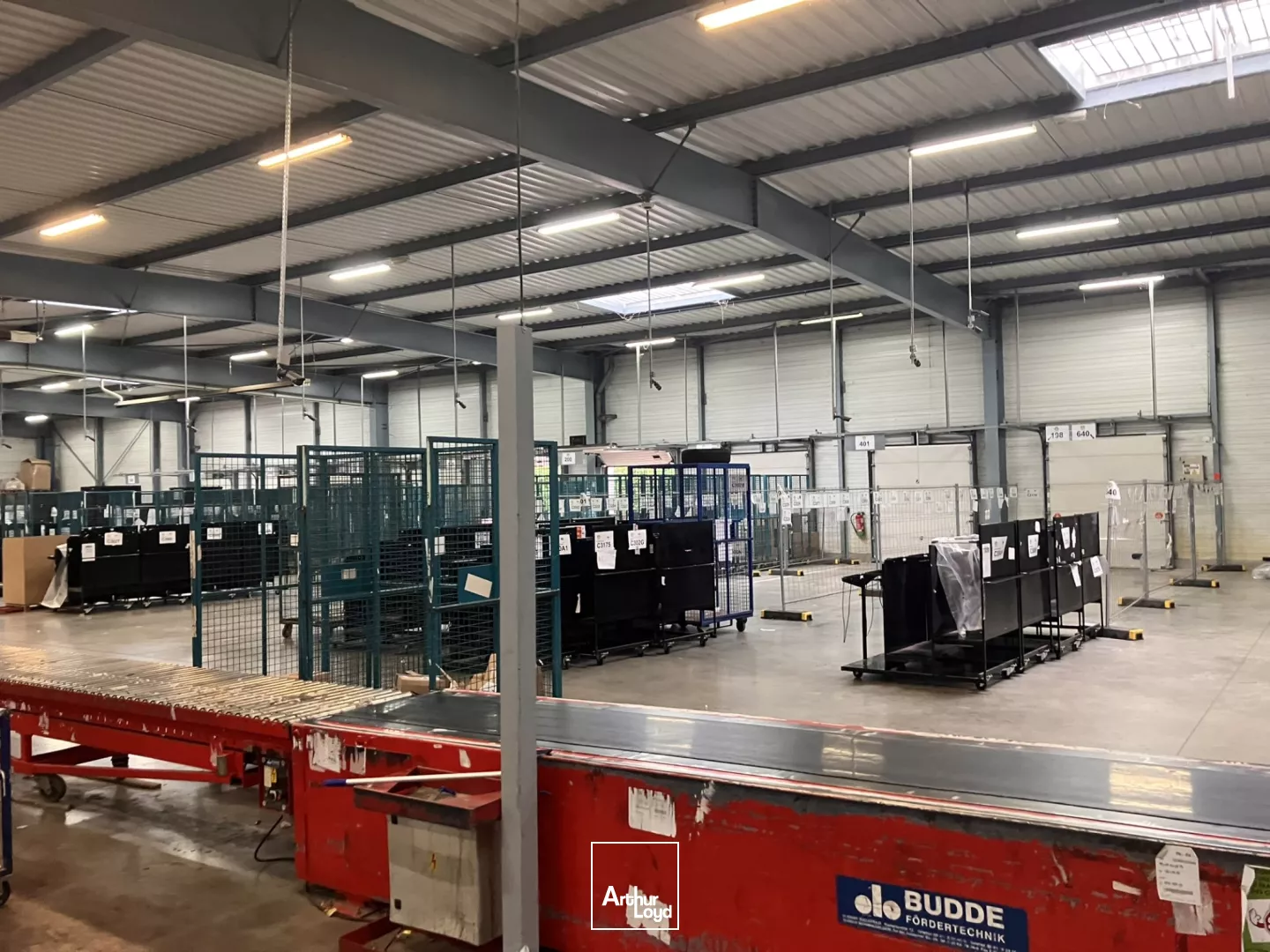 A louer messagerie indépendante tri face de 2800 m2 - Mitry Mory, Francilienne, accès rapide à l'aéroport Roissy Cdg