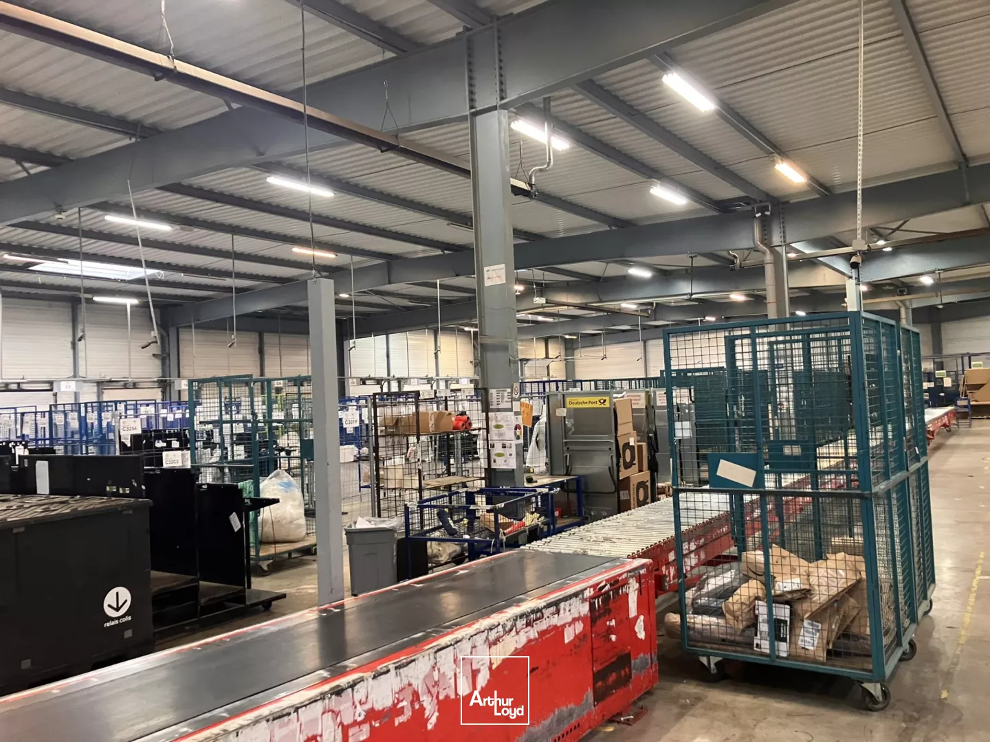 A louer messagerie indépendante tri face de 2800 m2 - Mitry Mory, Francilienne, accès rapide à l'aéroport Roissy Cdg