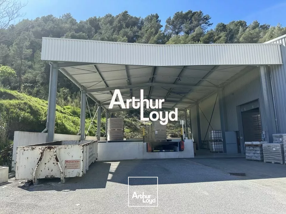 4 000 m² d'entrepôt avec quai + 600 m² de bureaux aménagés