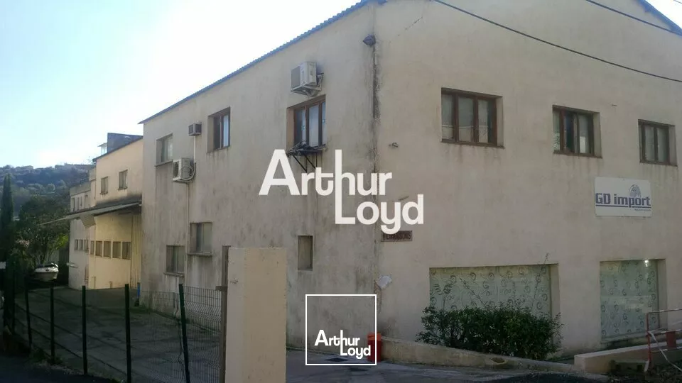 Bâtiment industriel 1800 m² à vendre ZI du Carré Grasse