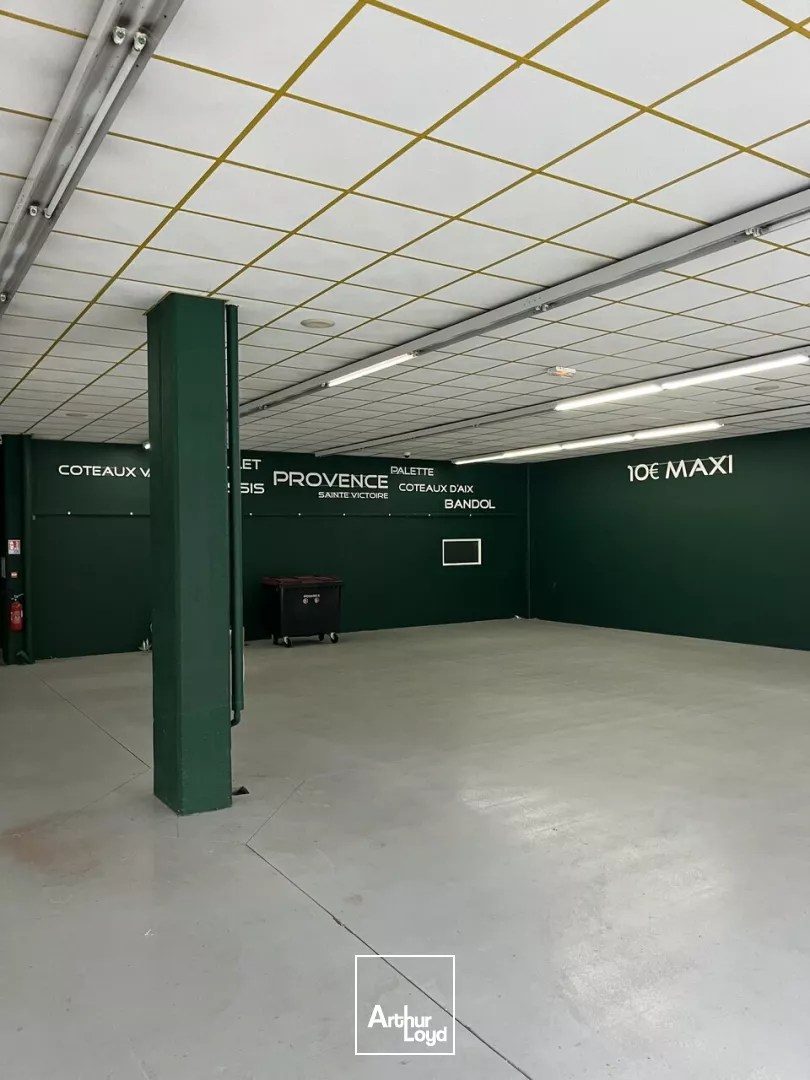 Location local commercial 480 m² - Vallauris