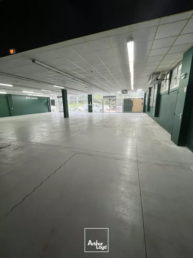 Location local commercial 480 m² - Vallauris
