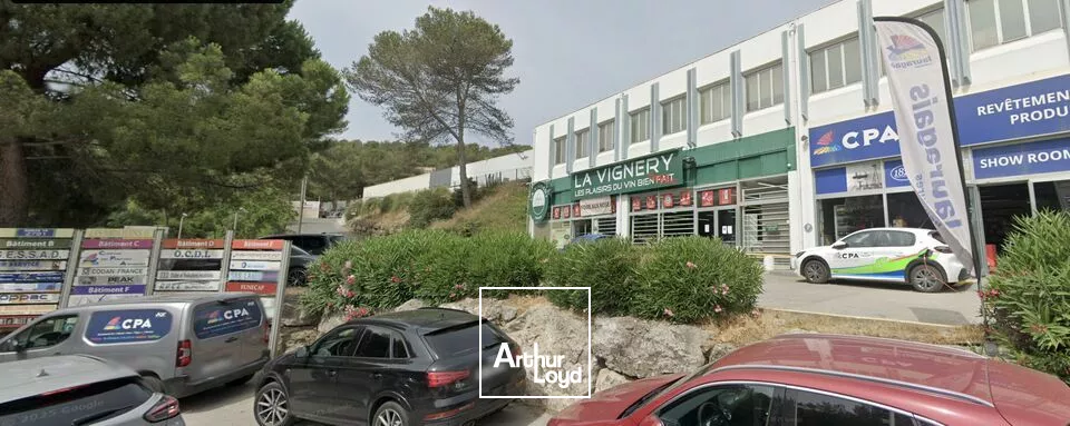 Location local commercial 480 m² - Vallauris