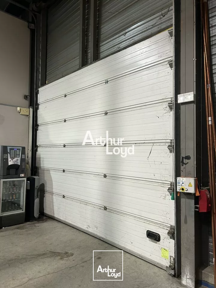 Locaux d'activité à louer 320 m² - Le Muy