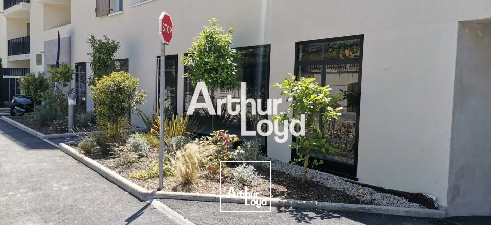 A LOUER LOCAL COMMERCIAL 210 M² NICE ST ISIDORE EN LOYER PURE
