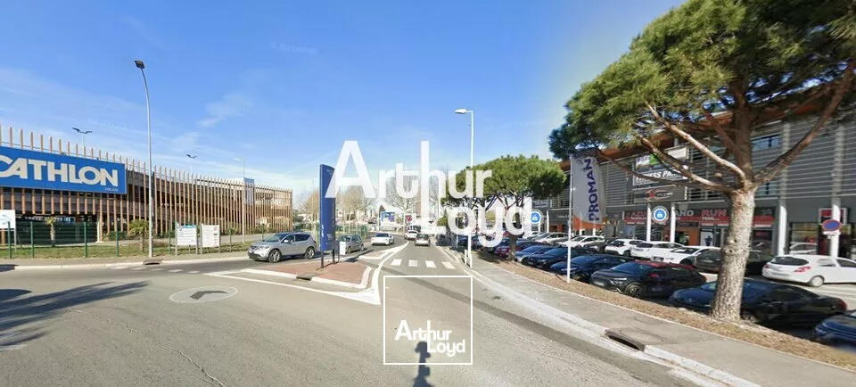 Local commercial 290 m² - Top emplacement Fréjus 