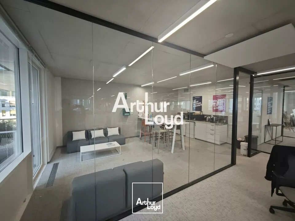 BUREAUX RECENTS EN OPEN SPACE ET PMR A LOUER SUR NICE OUEST PROCHE AUTOROUTE 