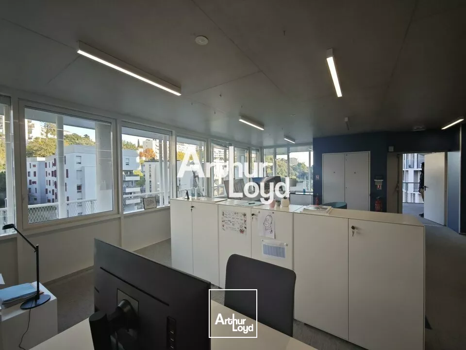 BUREAUX RECENTS EN OPEN SPACE ET PMR A LOUER SUR NICE OUEST PROCHE AUTOROUTE 
