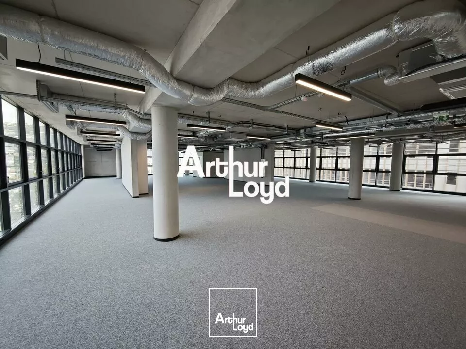 A LOUER SURFACE DE BUREAUX NEUFS AMENAGES DANS IMMEUBLE DERNIERE GENERATION