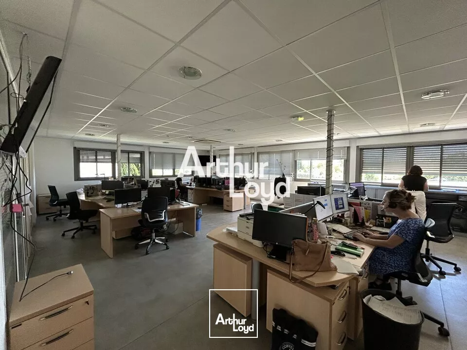 Location de bureaux 385 m² - Le Muy