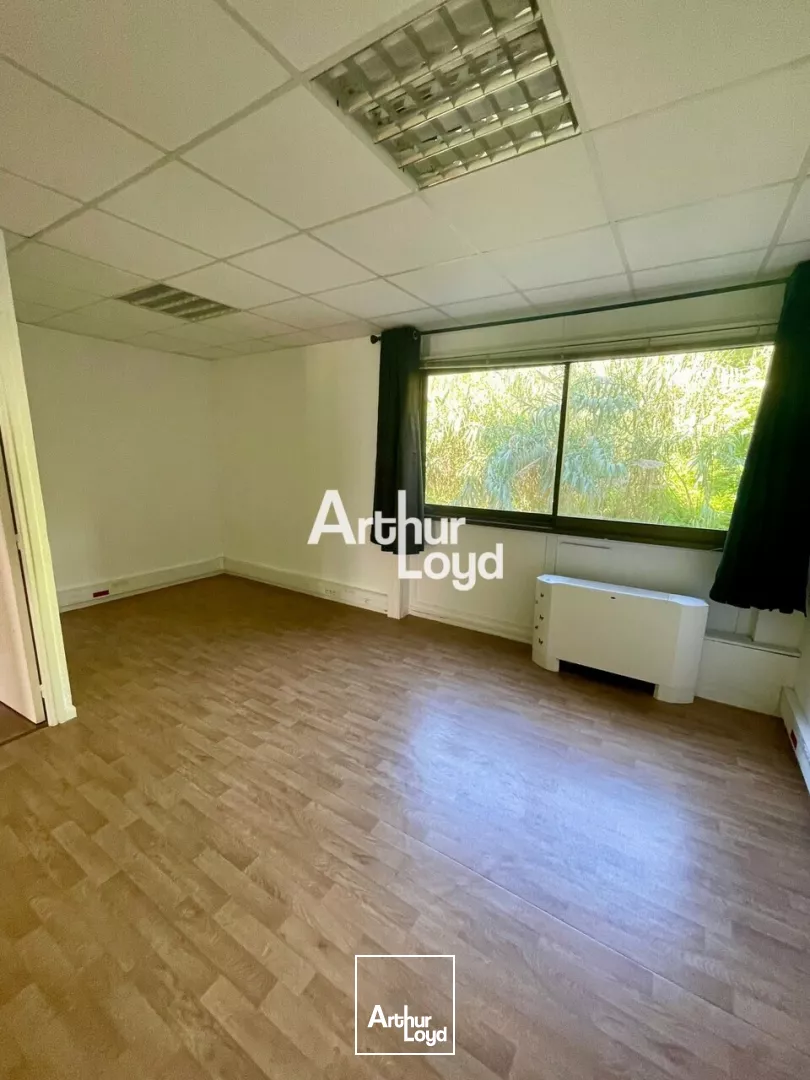 BUREAUX A LOUER 90M² A ST LAURENT DU VAR EN PERIPHERIE DE CAP 3000 EN OPEN SPACE