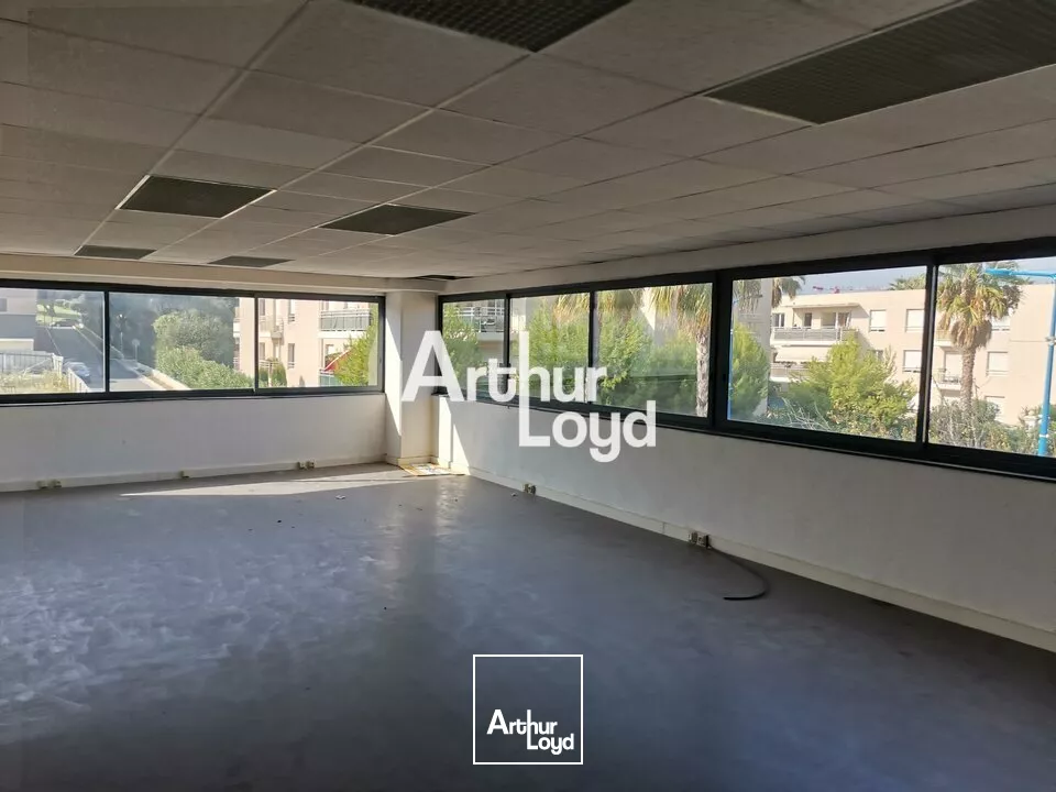 PLATEAU DE BUREAU EN OPEN SPACE DIVISIBLE 