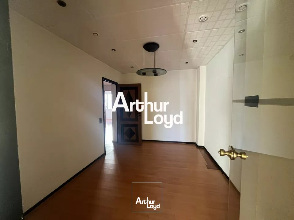 Bureaux situés en centre-ville de Nice 120 m² divisibles dès 38 m² en R+3