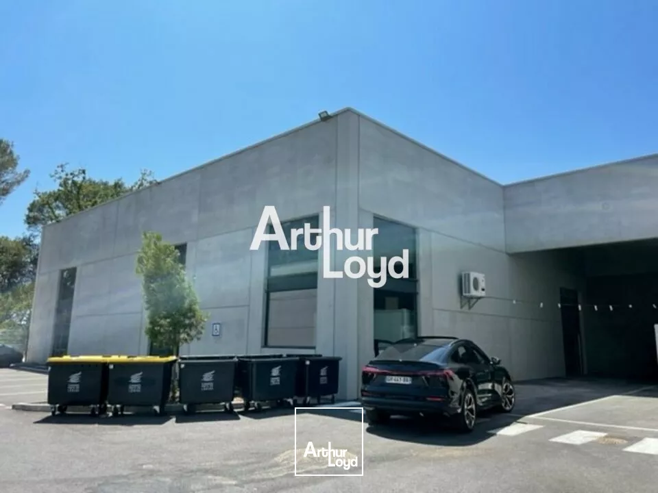 À louer Locaux d'activité récents 612 m² Mougins