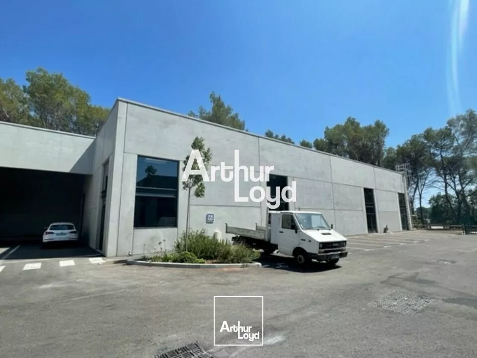 À louer Locaux d'activité récents 612 m² Mougins