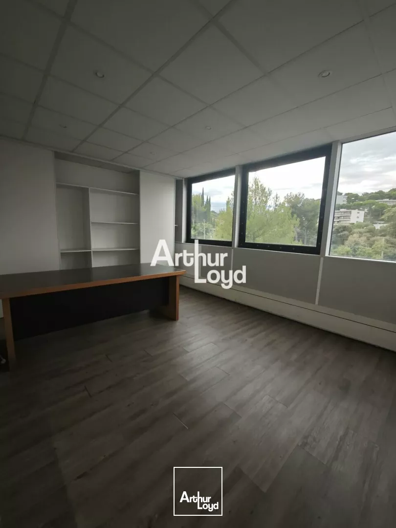 Bureaux 35 m² à louer avec accès rapide autoroute. TOP emplacement Villeneuve Loubet
