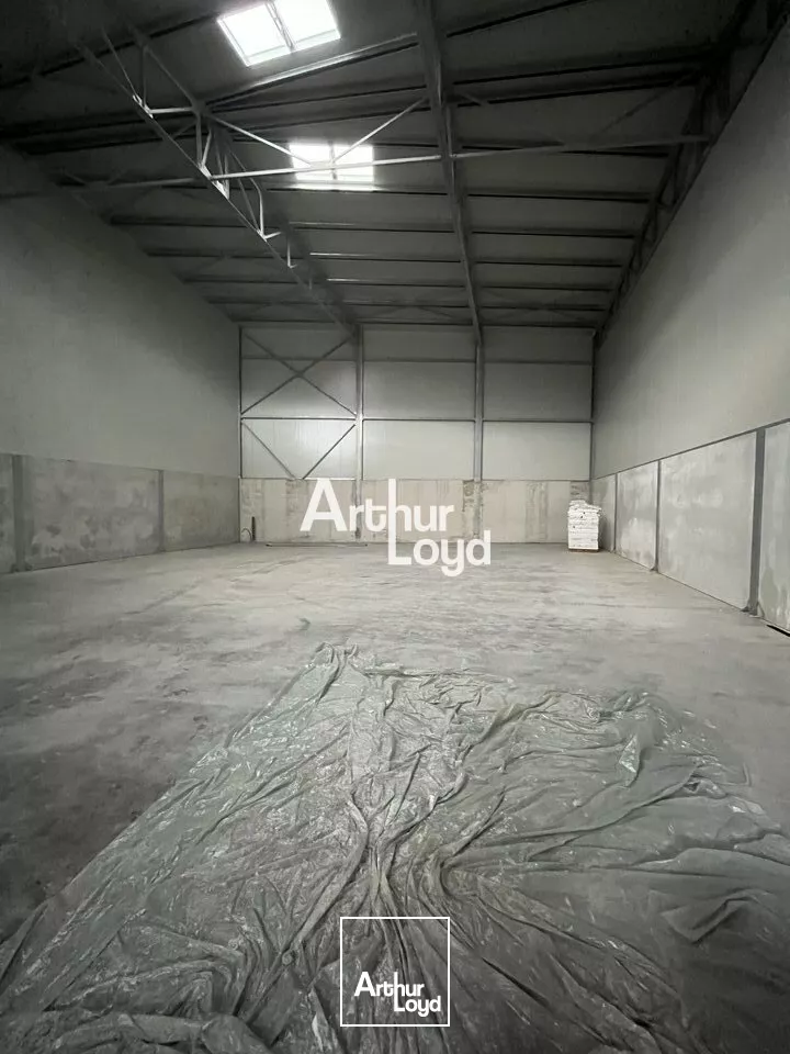 Locaux d'activité neufs 256 m² sur terrain indépendant 2550 m²