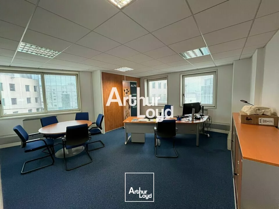BUREAUX A LOUER POSSIBLE ERP SUR NICE OUEST A L'ARENAS AVEC 6 PLACES DE PARKINGS