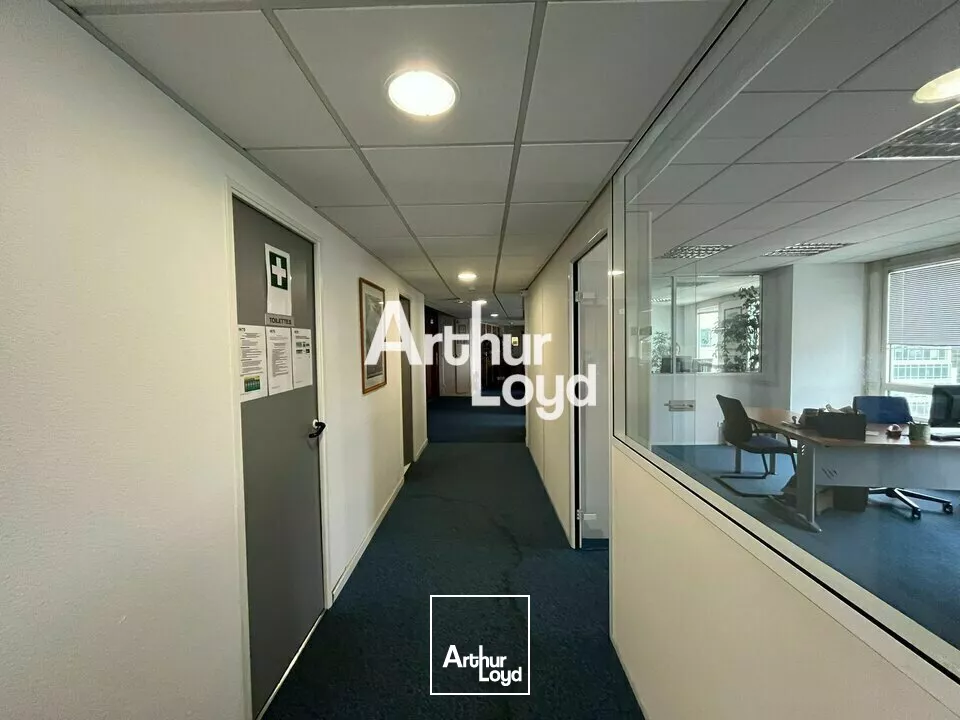 BUREAUX A LOUER POSSIBLE ERP SUR NICE OUEST A L'ARENAS AVEC 6 PLACES DE PARKINGS