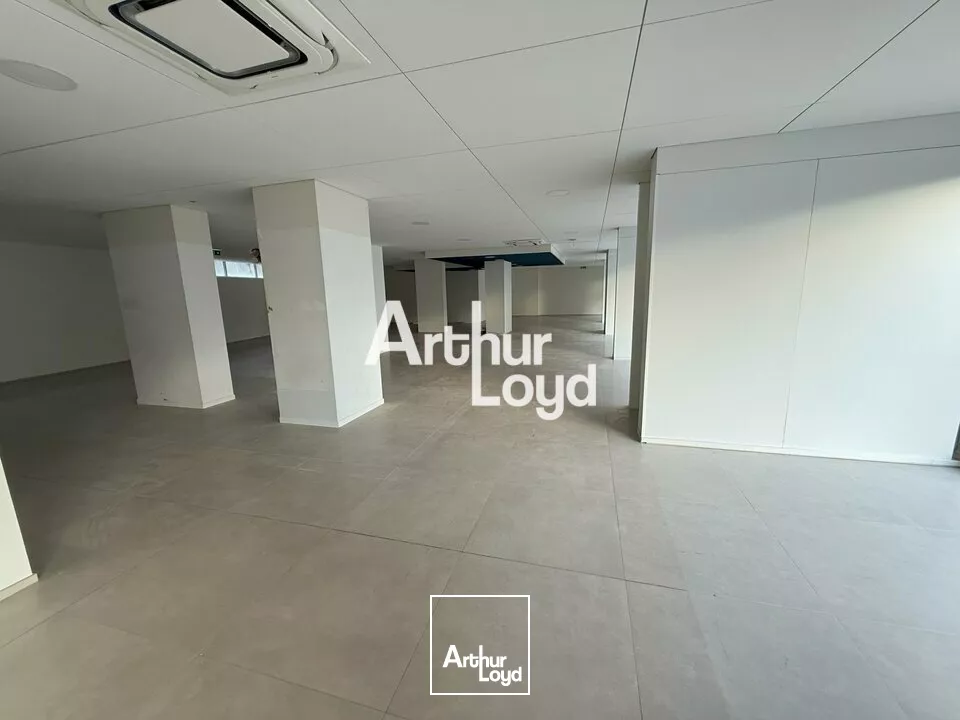 LOCAL COMMERCIAL ST LAURENT DU VAR DANS ZONE EQUIPEMENT DE LA MAISON