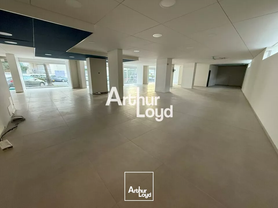 LOCAL COMMERCIAL ST LAURENT DU VAR DANS ZONE EQUIPEMENT DE LA MAISON