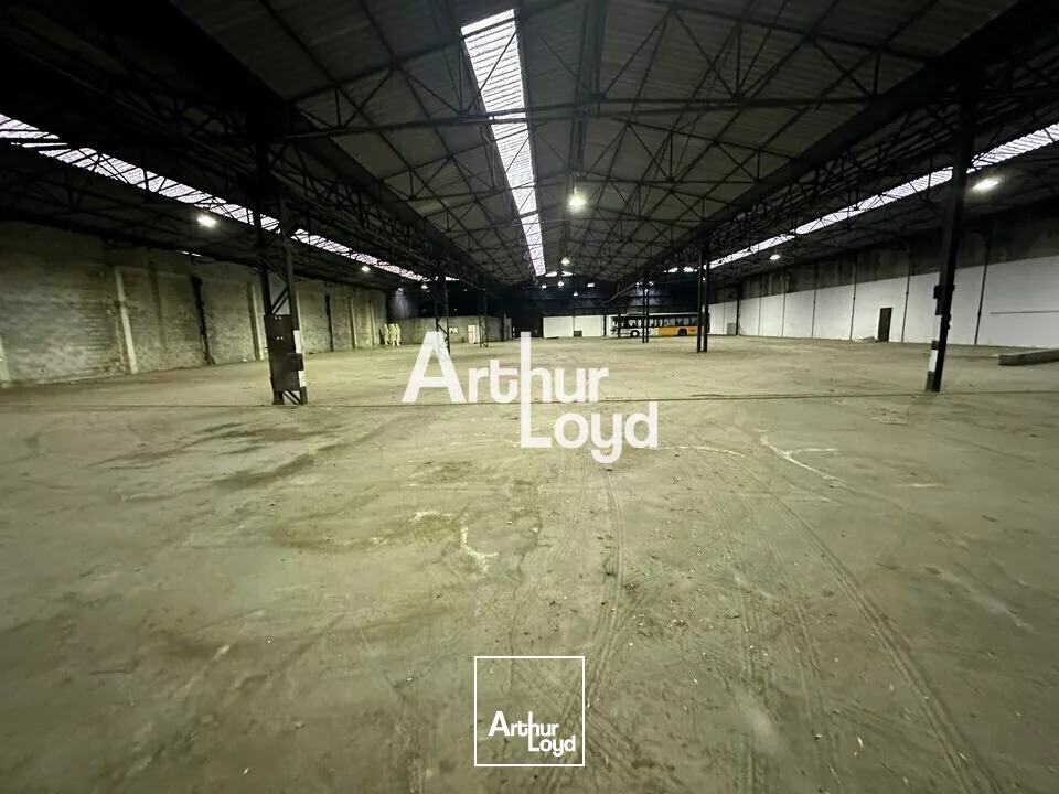 Bâtiment de 3 444 m² La Trinite