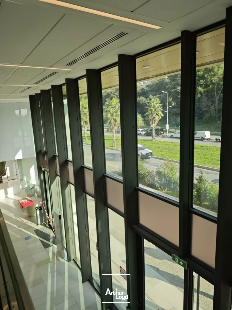 BUREAUX DE 182 M² EN OPEN SPACE A LOUER SUR NICE OUEST A PARTIR DE 74 M²