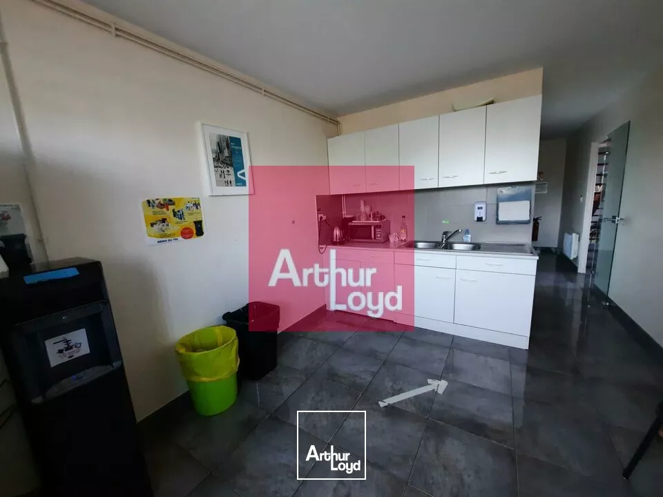 RIOM ZI A VENDRE LOCAL ACTIVITÉ 790 M² - PARCELLE 6900 M²