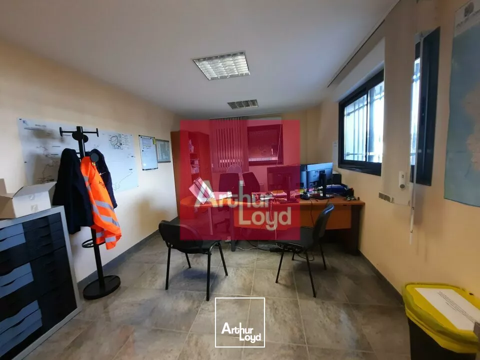 RIOM ZI A VENDRE LOCAL ACTIVITÉ 790 M² - PARCELLE 6900 M²