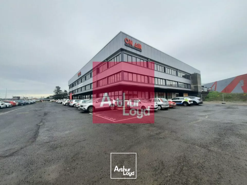 LEMPDES A LOUER LOCAL COMMERCIAL 800 M²