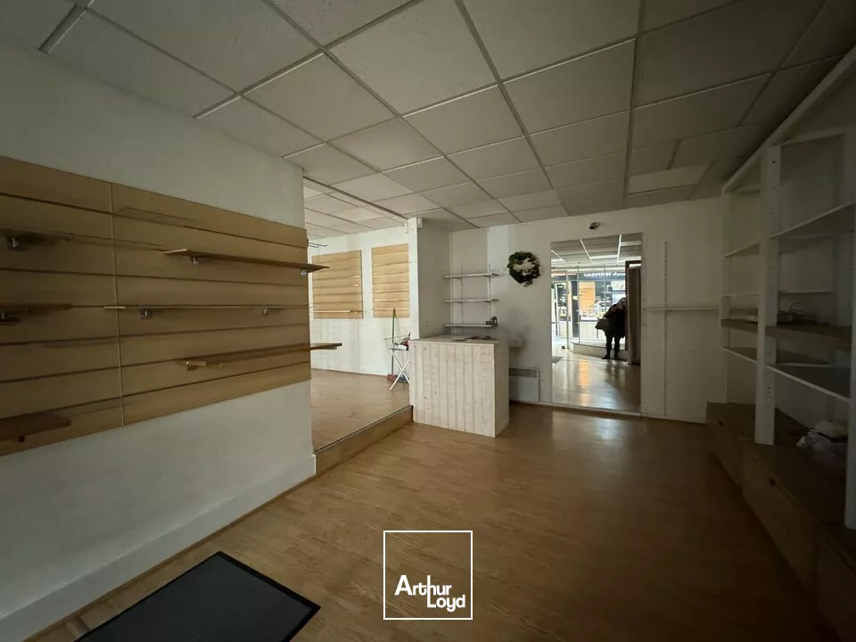TOURS HYPERCENTRE COMMERCE A VENDRE 57 M² GALERIE DU GRAND PASSAGE