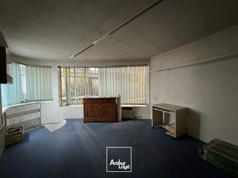 TOURS HYPERCENTRE COMMERCE A VENDRE 57 M² GALERIE DU GRAND PASSAGE