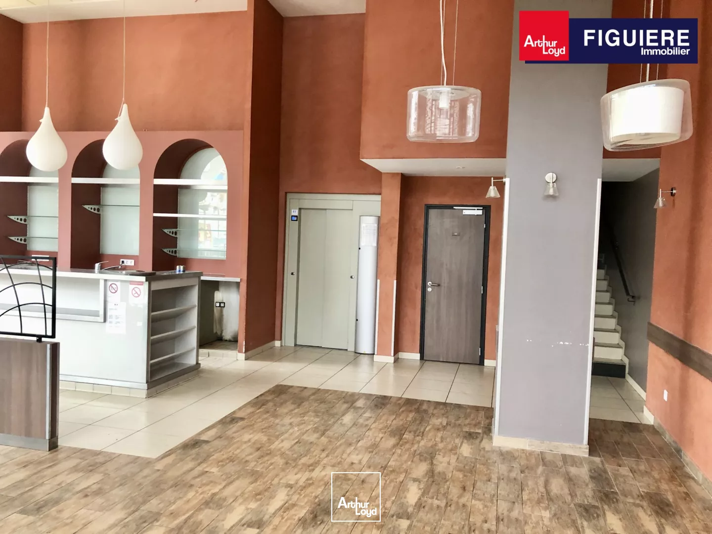 LOCAL PRIME 297m² A LOUER PLACE MORGAN