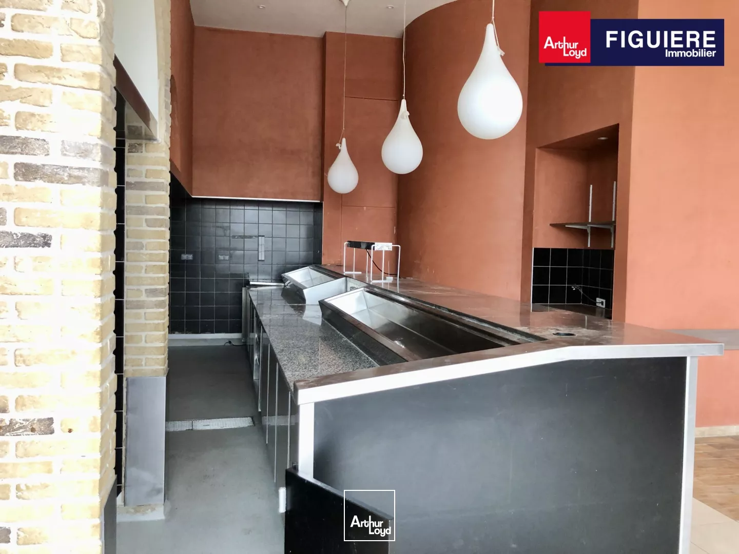 LOCAL PRIME 297m² A LOUER PLACE MORGAN