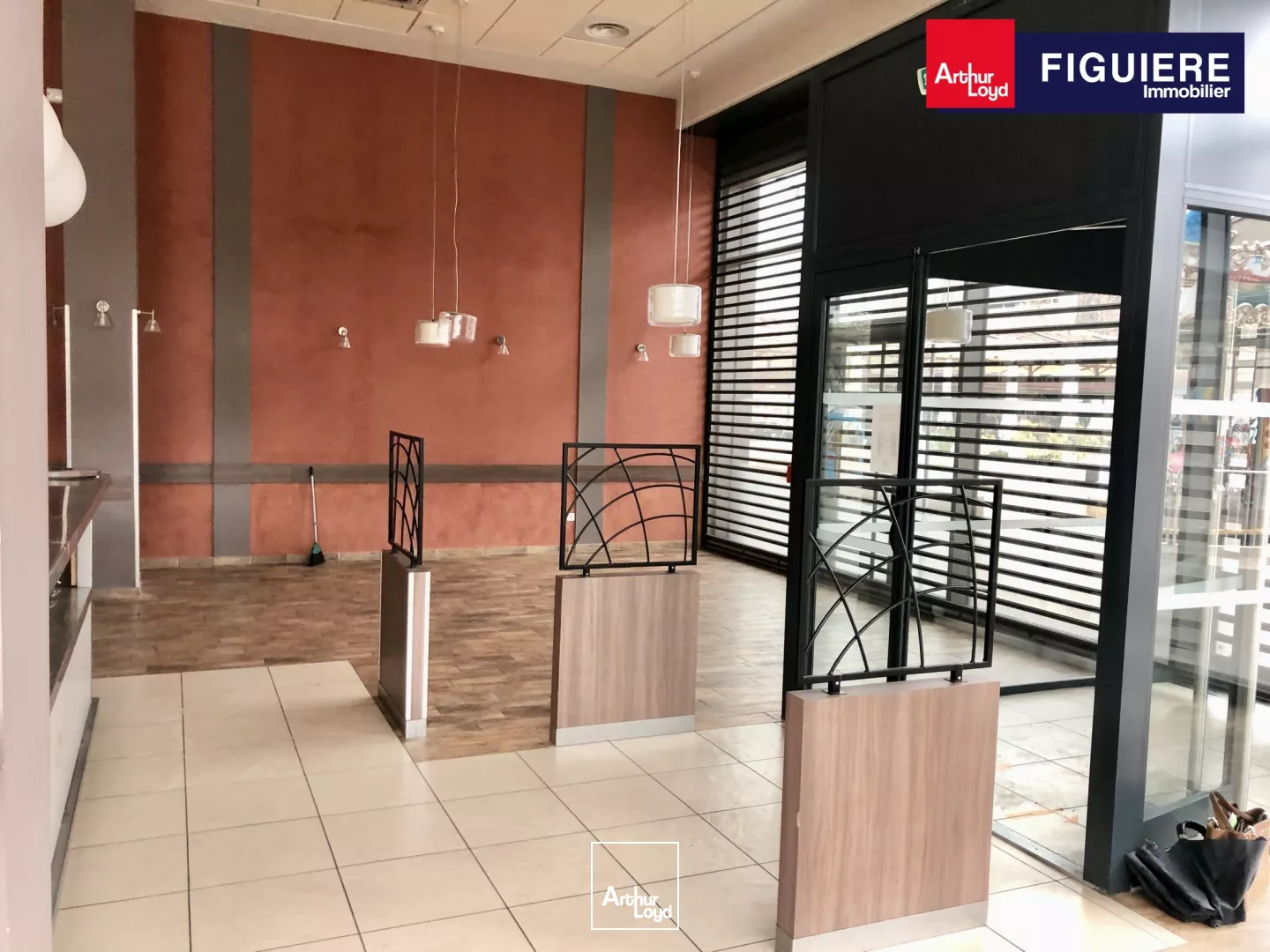 LOCAL PRIME 297m² A LOUER PLACE MORGAN