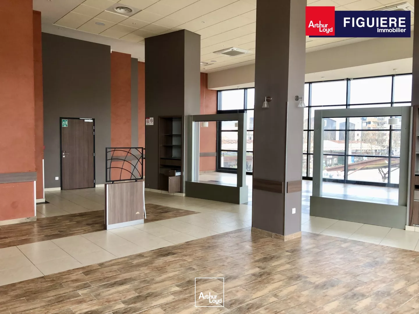 LOCAL PRIME 297m² A LOUER PLACE MORGAN