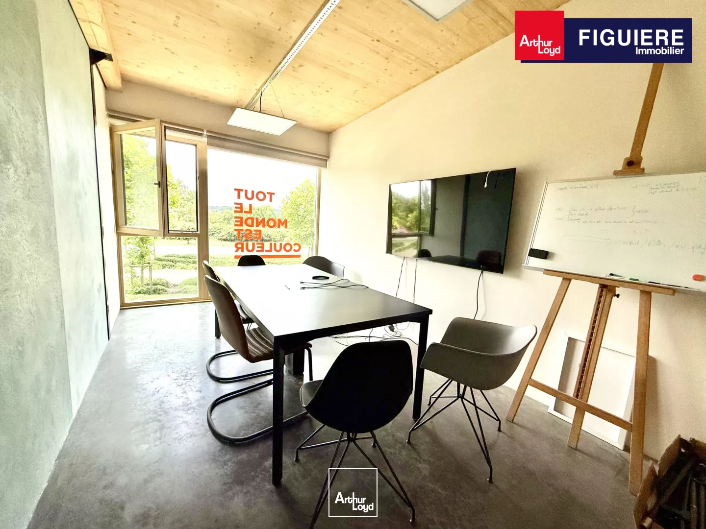 SHOWROOM AVEC VISIBILITÉ COMMERCIALE A AIX EN PROVENCE