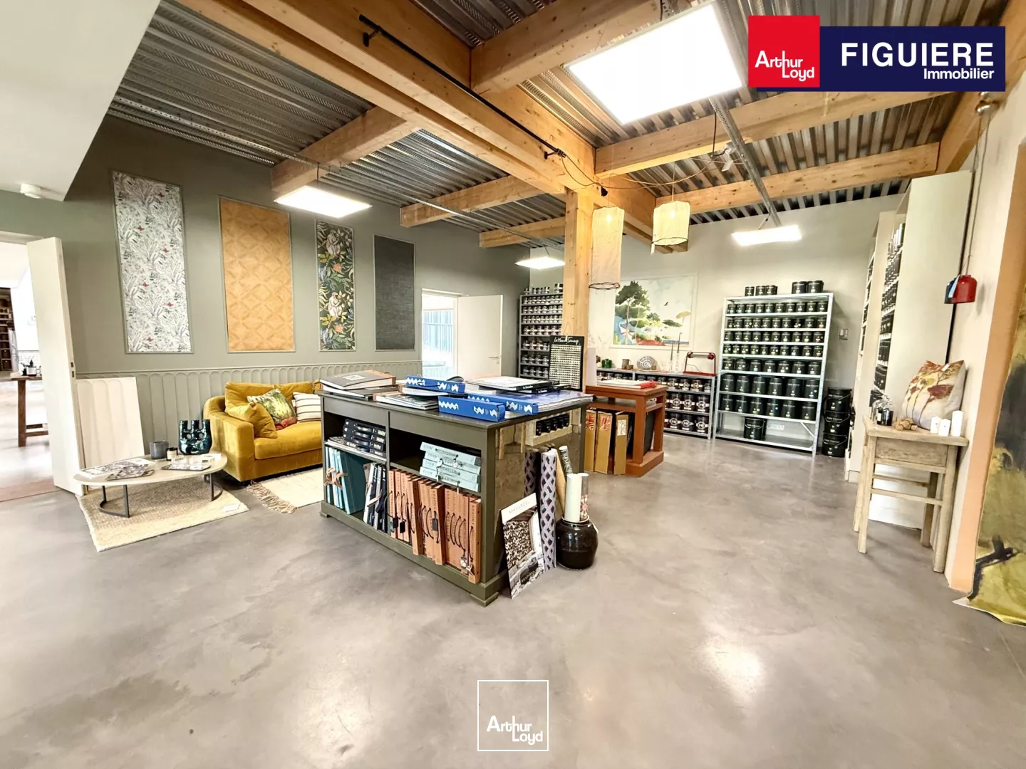 SHOWROOM AVEC VISIBILITÉ COMMERCIALE A AIX EN PROVENCE